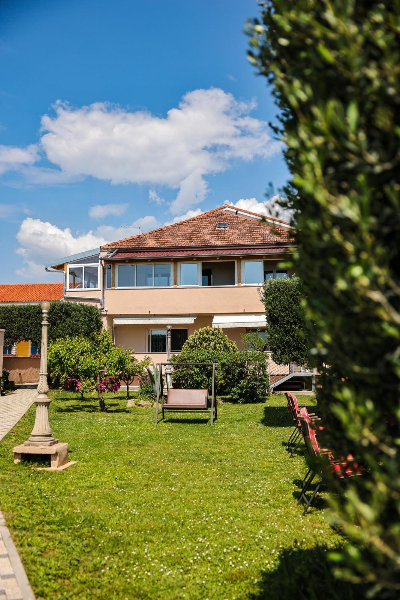 Sukošan Apartments Becky On A Sandy Beach Without Crowd מראה חיצוני תמונה