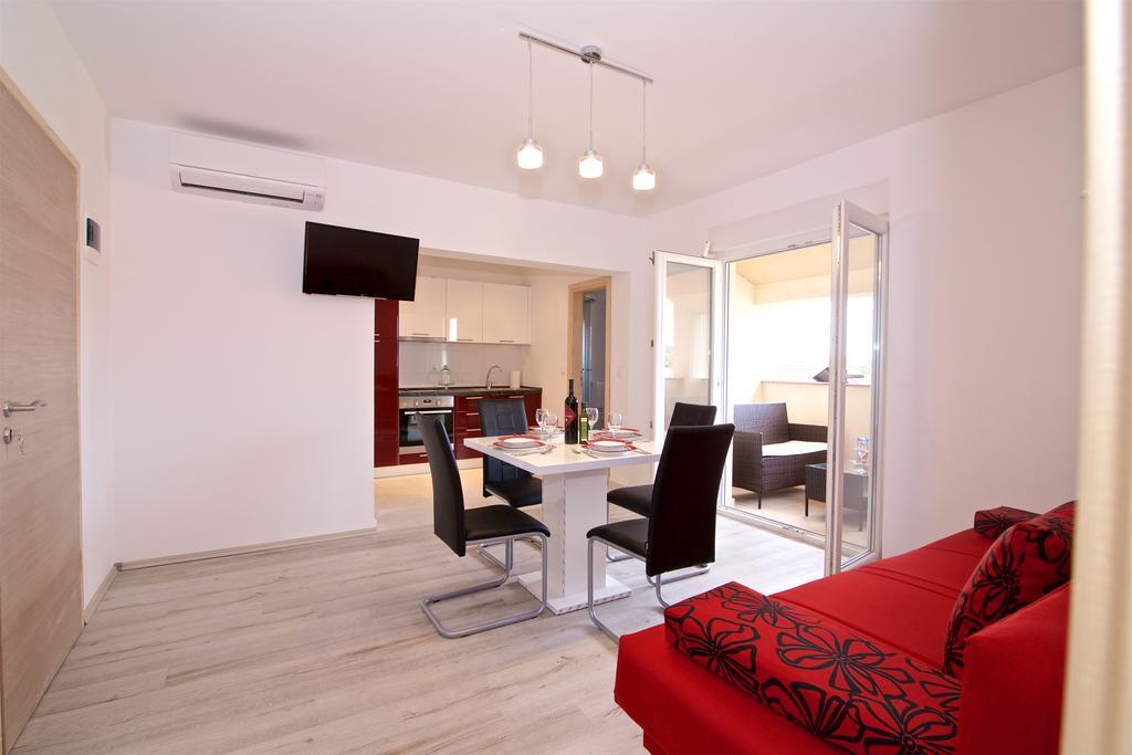Sukošan Apartments Becky On A Sandy Beach Without Crowd מראה חיצוני תמונה